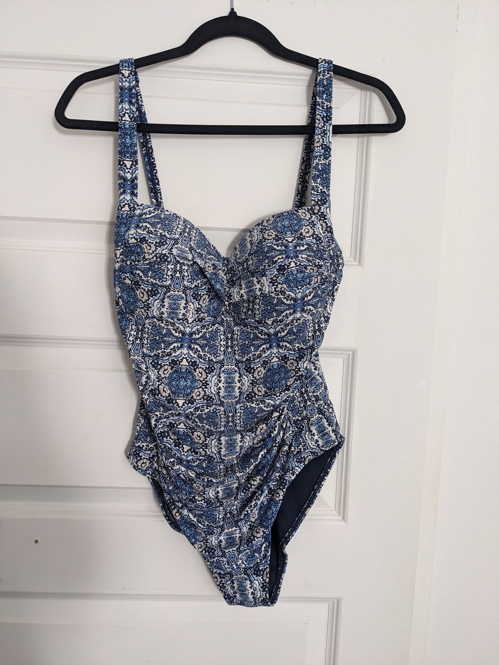 Nip Tuck One-Piece Swimsuit Size US 8